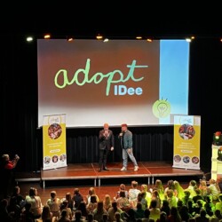 De 5e deelname aan AdoptIDee was er één om niet snel te vergeten. Voor het eerst deden ook drie brugklassen van het voortgezet onderwijs mee! - Adoptidee