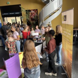 De 5e deelname aan AdoptIDee was er één om niet snel te vergeten. Voor het eerst deden ook drie brugklassen van het voortgezet onderwijs mee! - Adoptidee