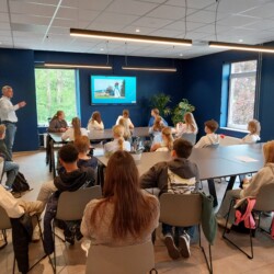 De 5e deelname aan AdoptIDee was er één om niet snel te vergeten. Voor het eerst deden ook drie brugklassen van het voortgezet onderwijs mee! - Adoptidee