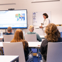 De 5e deelname aan AdoptIDee was er één om niet snel te vergeten. Voor het eerst deden ook drie brugklassen van het voortgezet onderwijs mee! - Adoptidee