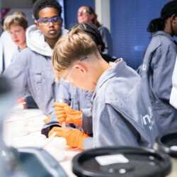 De 5e deelname aan AdoptIDee was er één om niet snel te vergeten. Voor het eerst deden ook drie brugklassen van het voortgezet onderwijs mee! - Adoptidee