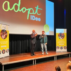 De 5e deelname aan AdoptIDee was er één om niet snel te vergeten. Voor het eerst deden ook drie brugklassen van het voortgezet onderwijs mee! - Adoptidee