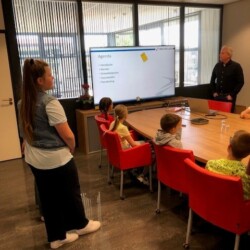 De 5e deelname aan AdoptIDee was er één om niet snel te vergeten. Voor het eerst deden ook drie brugklassen van het voortgezet onderwijs mee! - Adoptidee