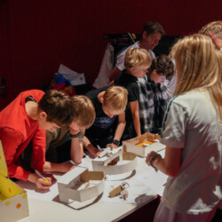 AdoptIDee Groningen bracht alles samen waar het initiatief voor staat: echte uitdagingen, creatieve kinderen en samenwerken! - Adoptidee