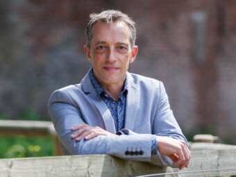 “Laat kinderen eerst kijken, dan pas kiezen.” - Adoptidee